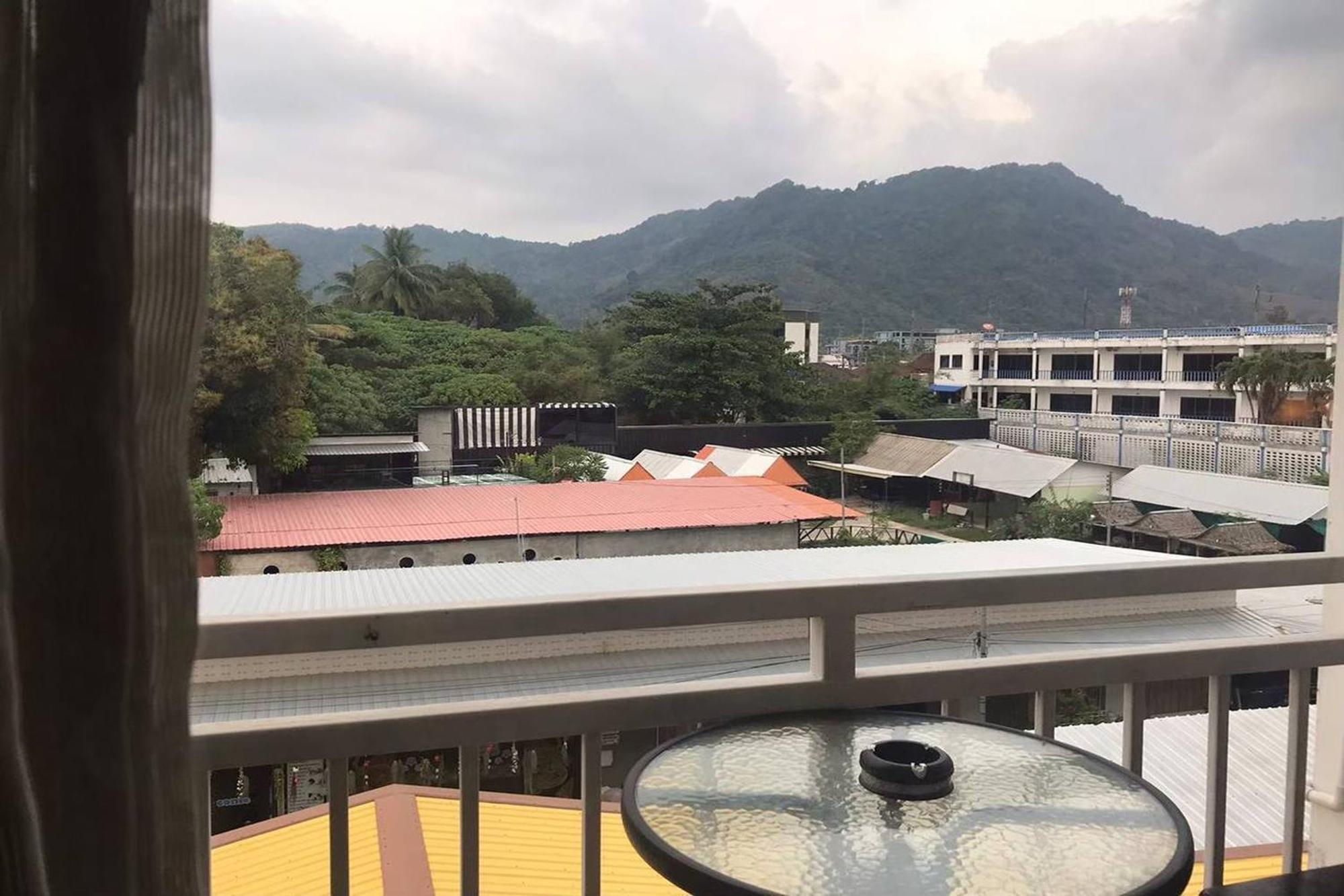 Hotel Praew Mansion à Kamala Beach Extérieur photo