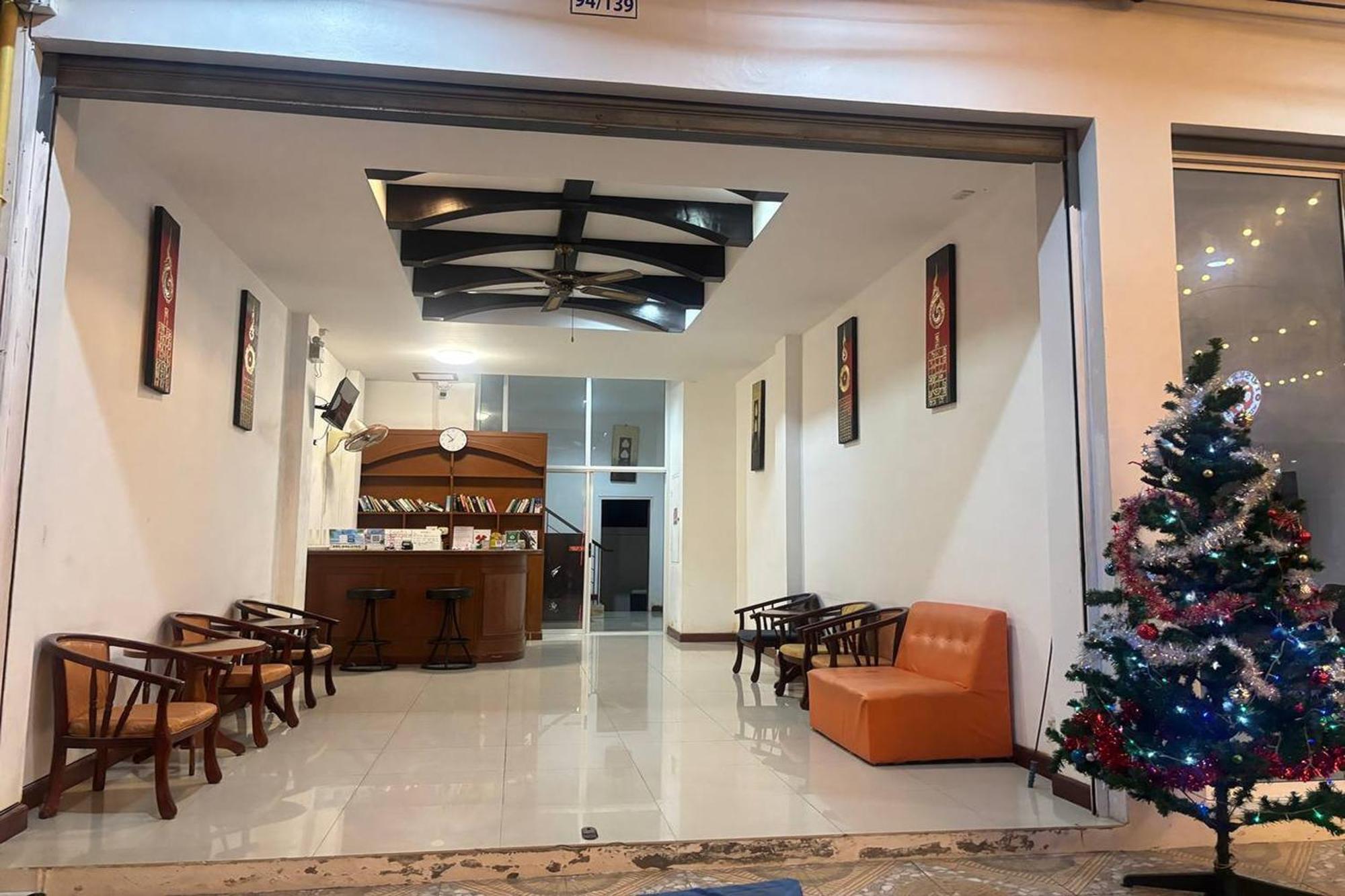 Hotel Praew Mansion à Kamala Beach Extérieur photo