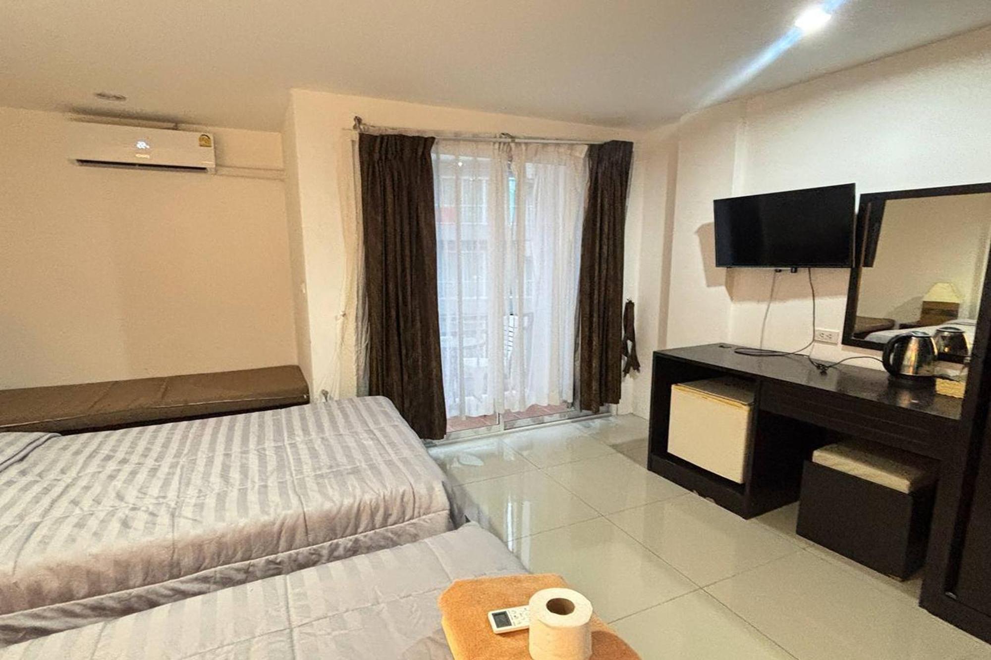 Hotel Praew Mansion à Kamala Beach Extérieur photo
